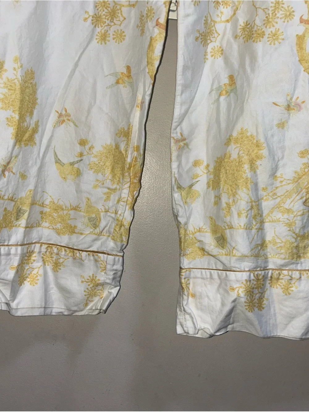 Natori Toile 100% Cotton Sateen Pajama Set White and Yellow - Picture 3 of 13
